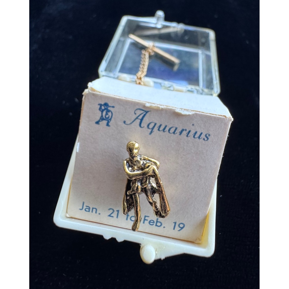 Vintage Aquarius Zodiac Tie Tac Gold Tone Water Bearer Astrology Pin with Chain - Picture 5 of 5